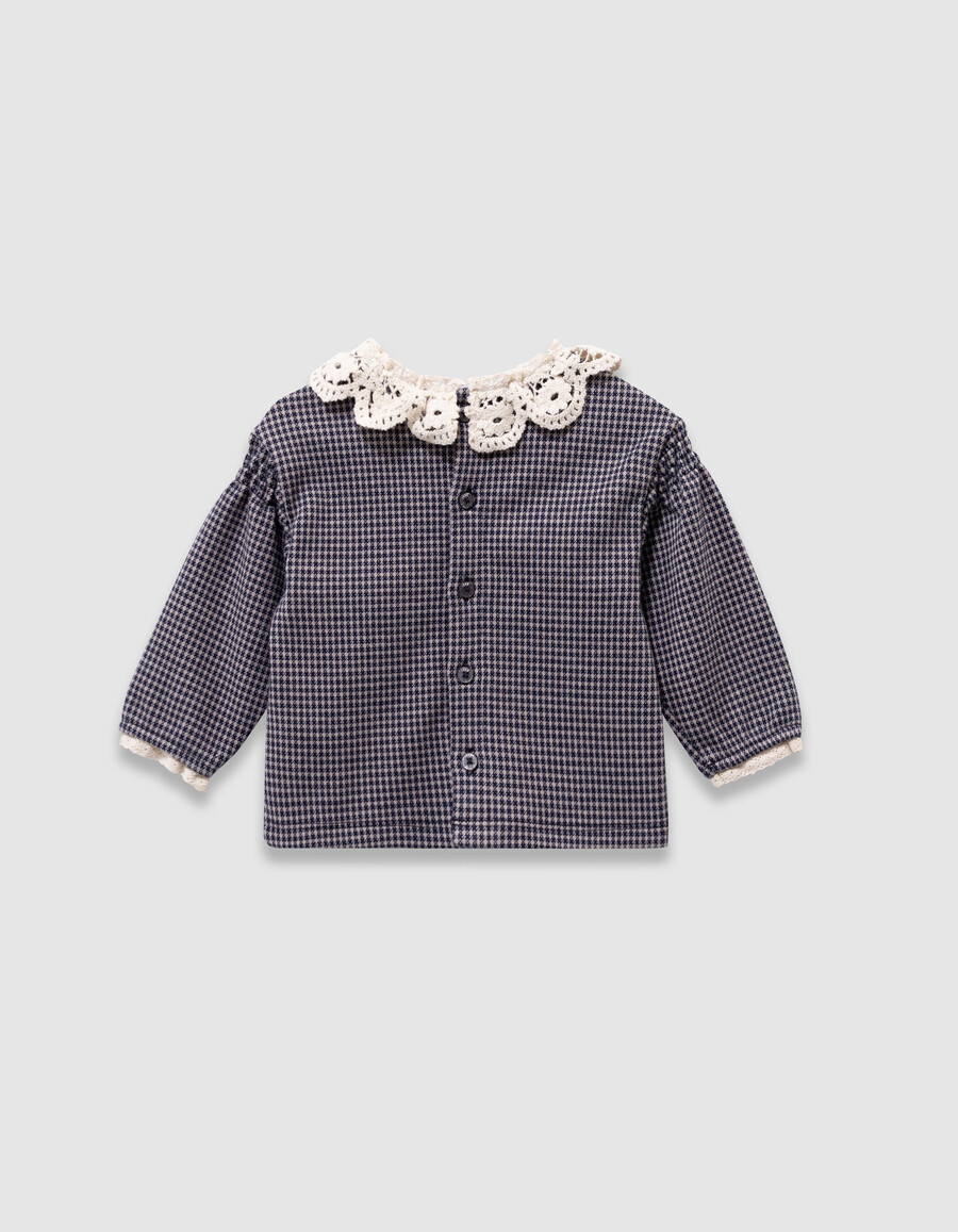 blusa azul marino de pata de gallo con cuello de encaje para niña