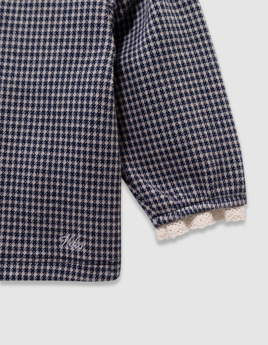 blusa azul marino de pata de gallo con cuello de encaje para niña