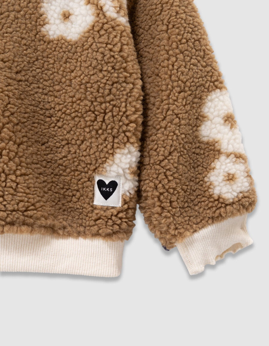 sudadera sherpa beige con estampado floral para niña