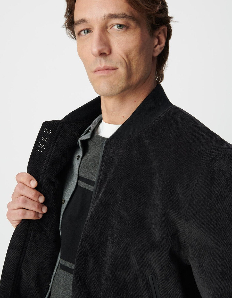 chaqueta impermeable de terciopelo acolchado negro para hombre