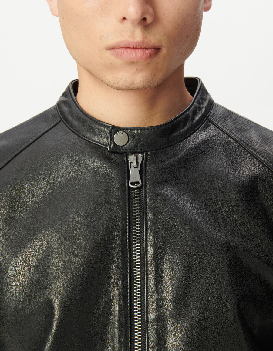 chaqueta de cuero negra para hombre con bolsillos con cremallera