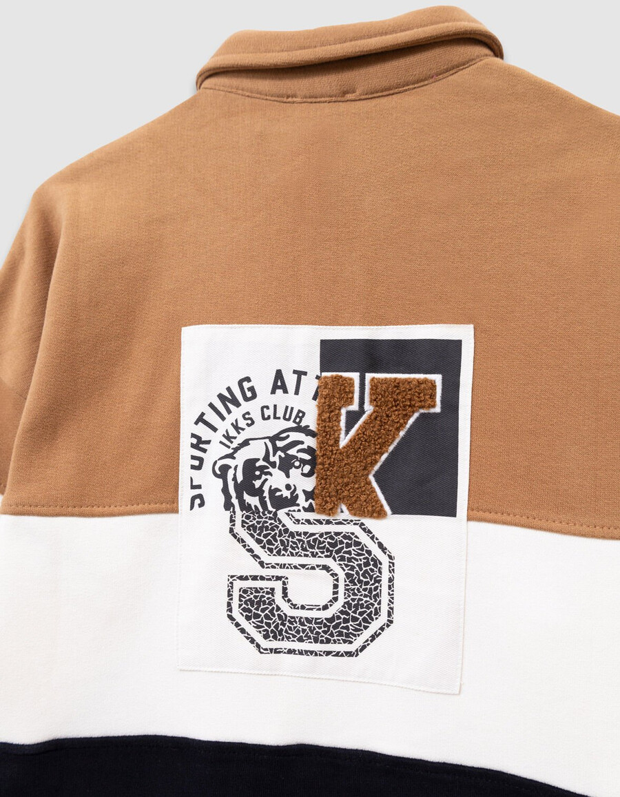 sudadera polo de algodón orgánico para niño en color camelcrudoazul marino