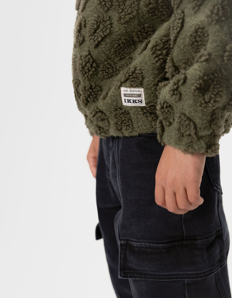 sudadera de jacquard sherpa con estampado de leopardo en color caqui para niño