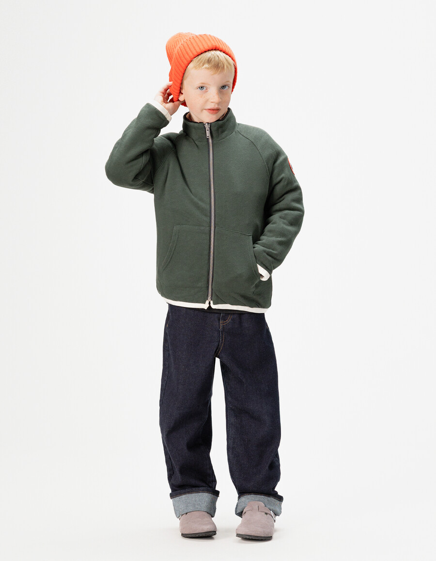 sudadera reversible tipo cárdigan de sherpa negra y verde para niño