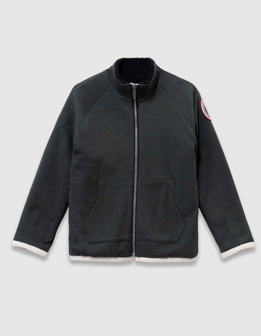 sudadera reversible tipo cárdigan de sherpa negra y verde para niño