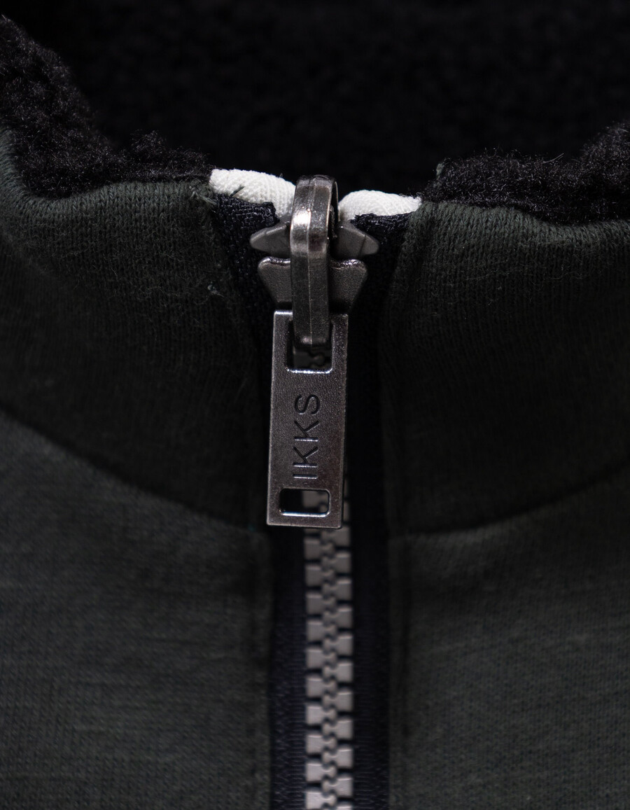 sudadera reversible tipo cárdigan de sherpa negra y verde para niño
