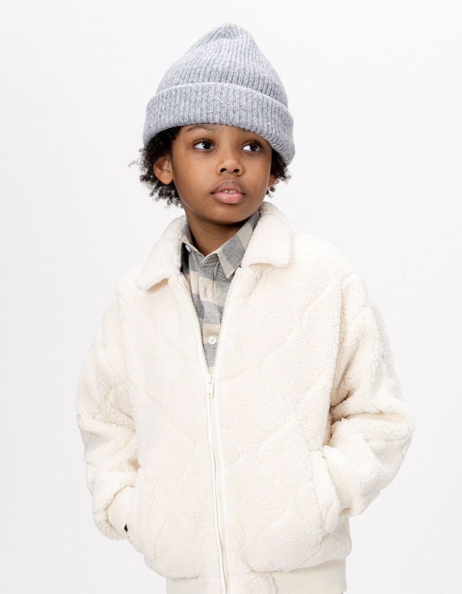 cárdigan con cremallera y acolchado de sherpa color crudo para niño