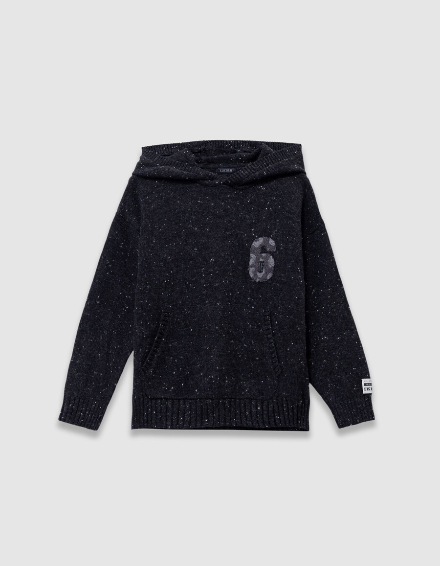 sudadera con capucha de punto negro jaspeado para niño con insignia de número