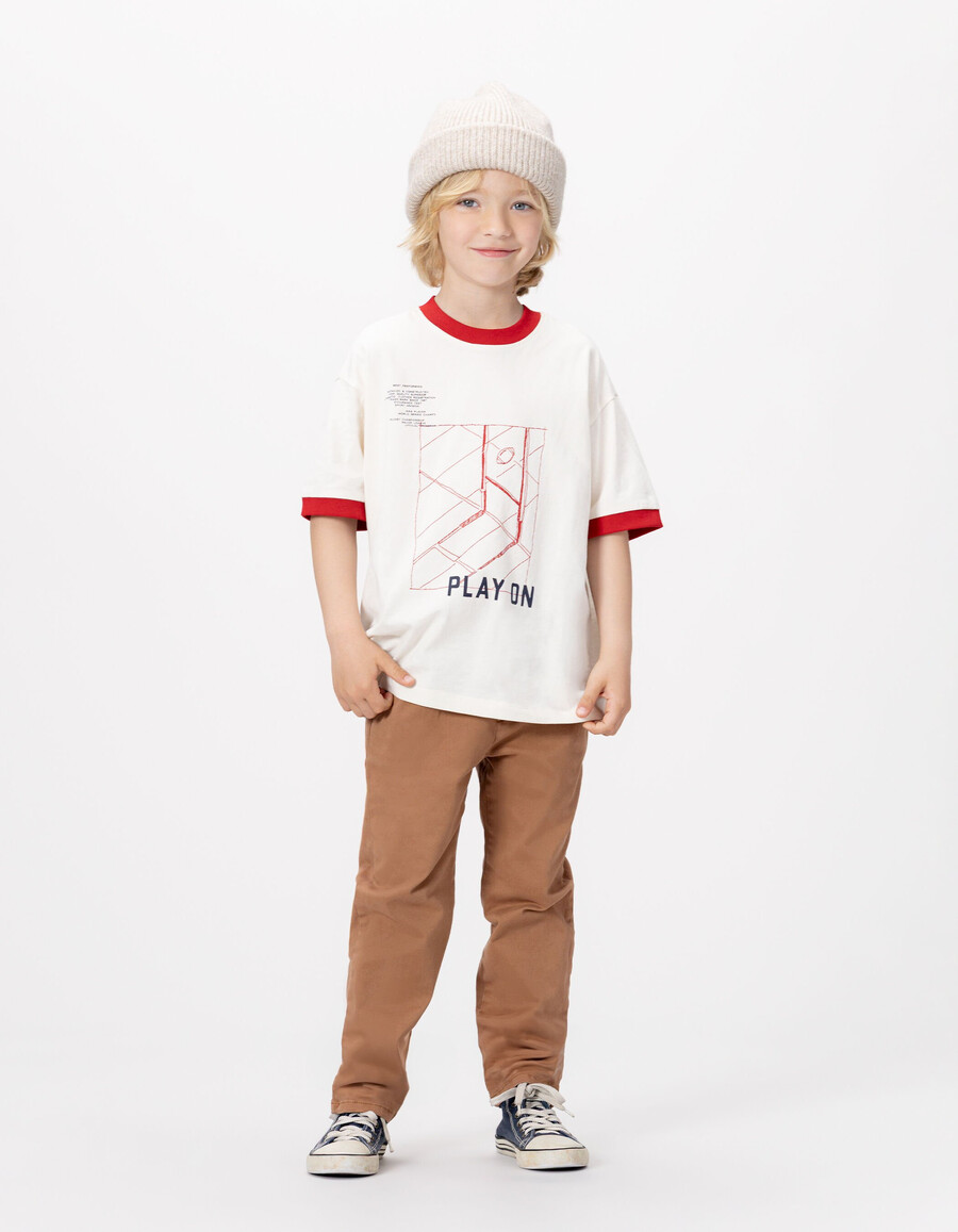 camiseta blanca de algodón orgánico para niño con ribete rojo