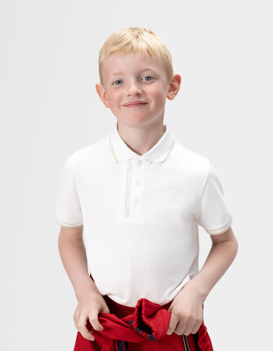 polo de algodón blanco para niño con canalé de rayas