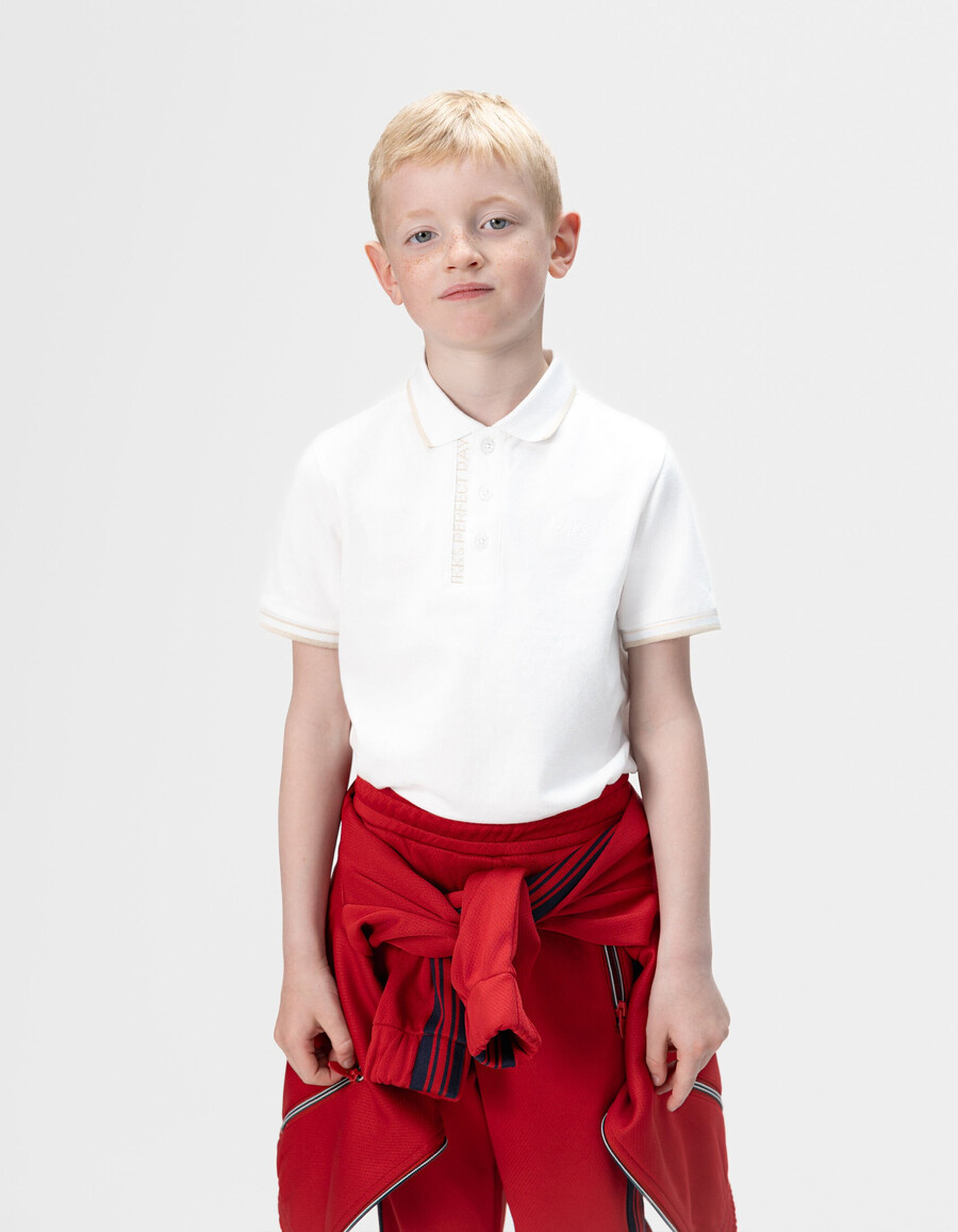 polo de algodón blanco para niño con canalé de rayas