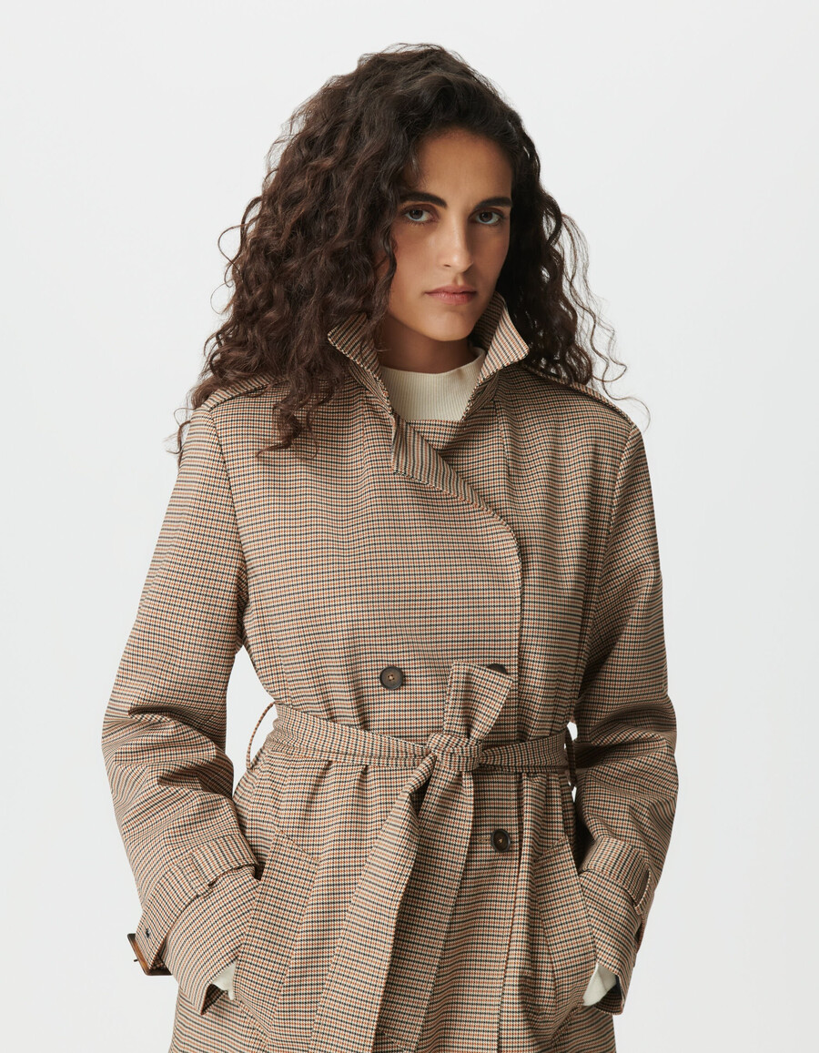 gabardina larga de pata de gallo color camello para mujer