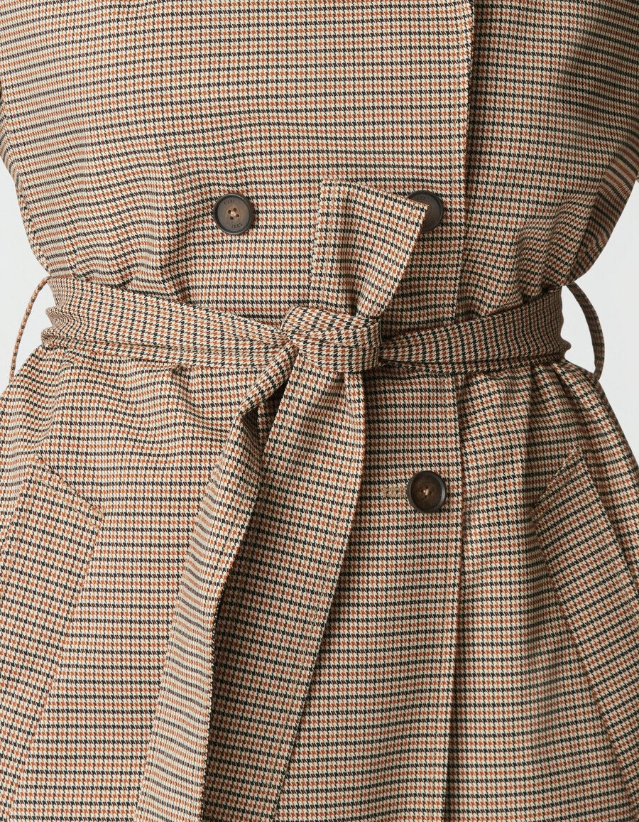 gabardina larga de pata de gallo color camello para mujer