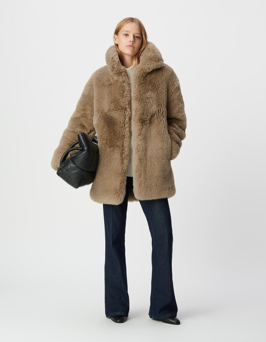 abrigo beige de gran tamaño para mujer