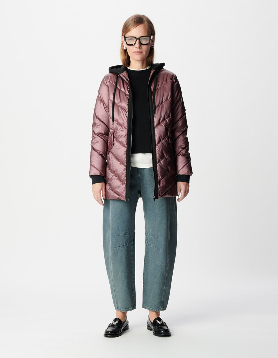 chaqueta acolchada burdeos iridiscente para mujer con capucha de forro polar