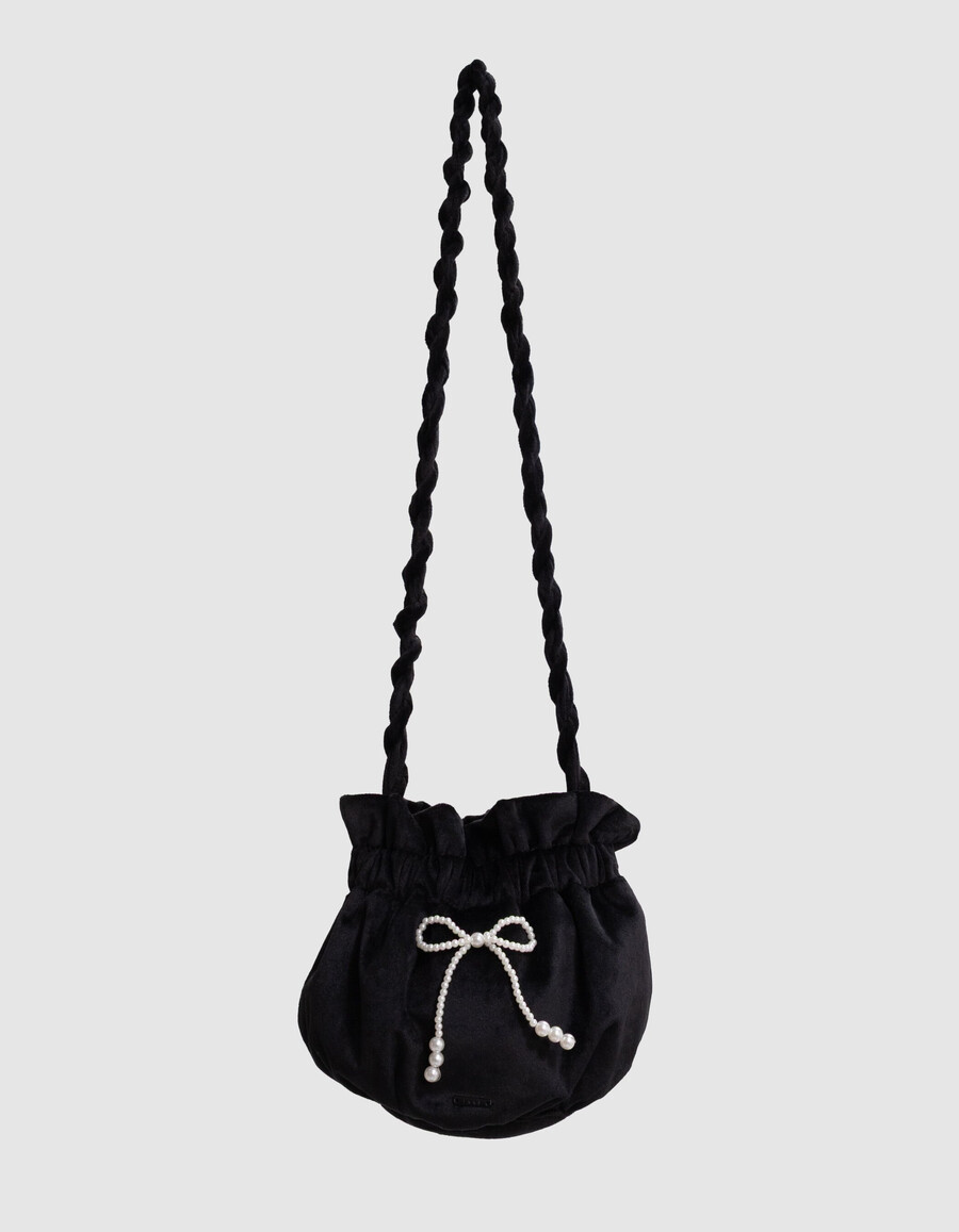 bolso tipo cubo de terciopelo panne negro para niña