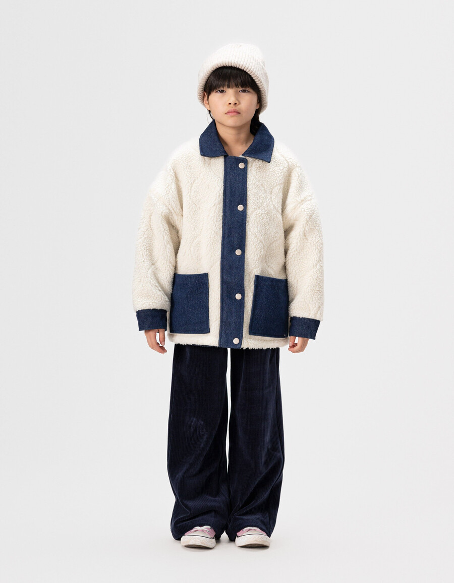 chaqueta reversible de mezclilla y sherpa sin rematar para niña