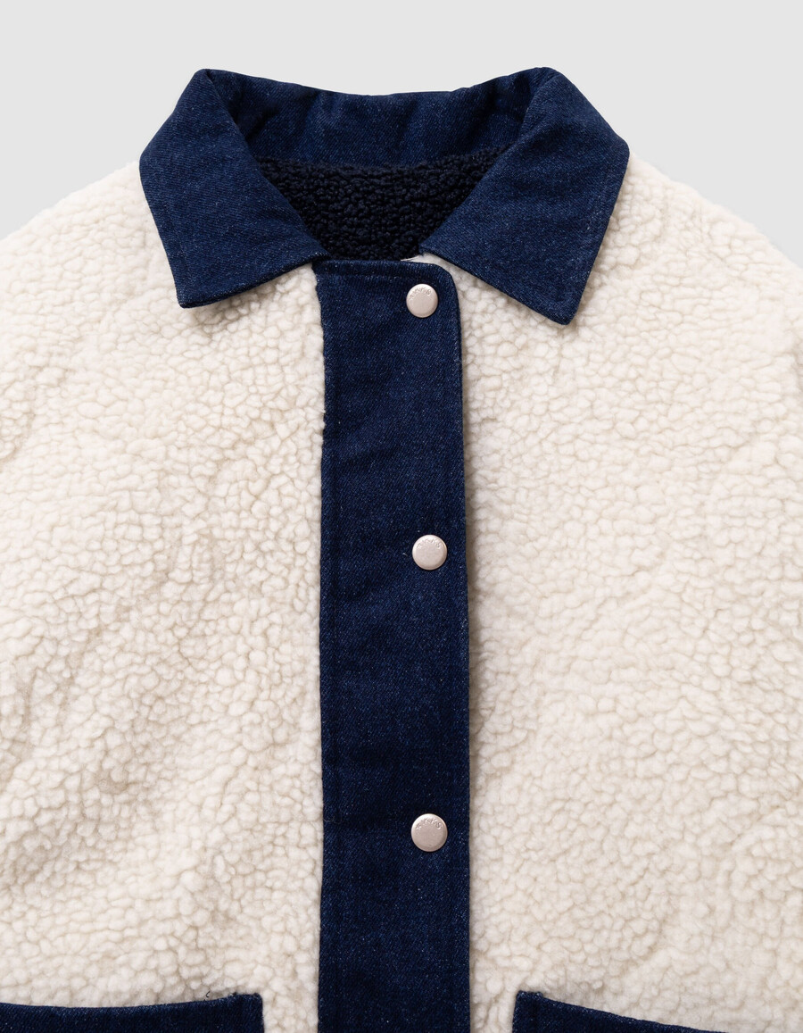 chaqueta reversible de mezclilla y sherpa sin rematar para niña
