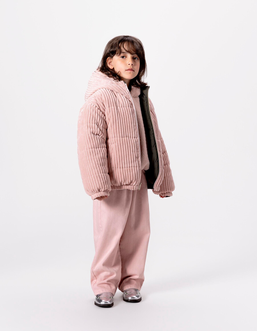 chaqueta acolchada reversible de pana caqui y rosa para niña