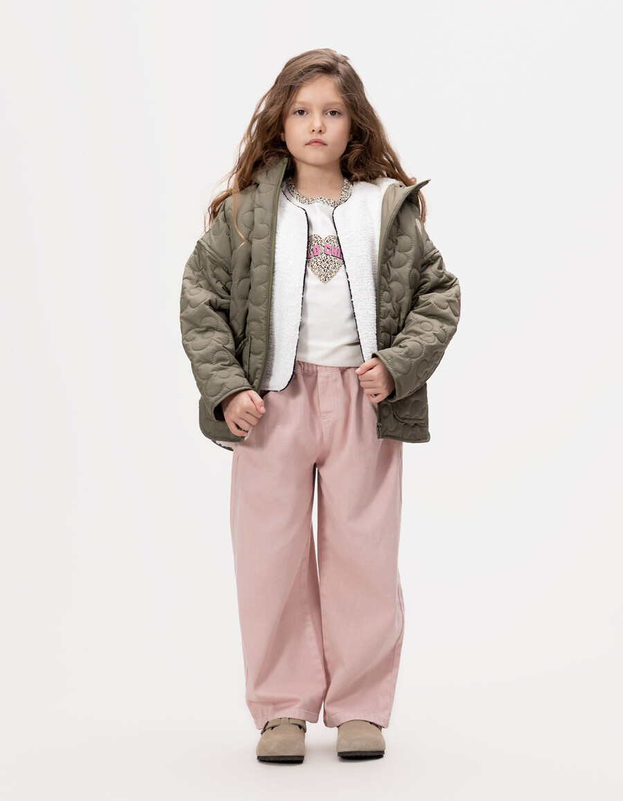 chaqueta acolchada con forro de piel y estampado floral color caqui para niña