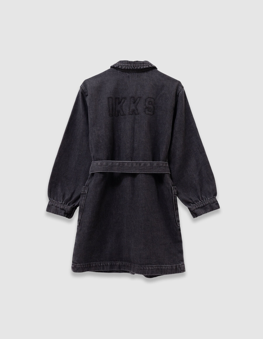 vestido vaquero gris con cinturón y volantes para niña