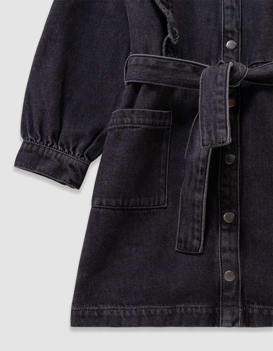 vestido vaquero gris con cinturón y volantes para niña