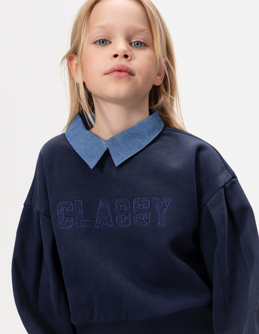 sudadera azul marino con estampado de trampantojo para niña