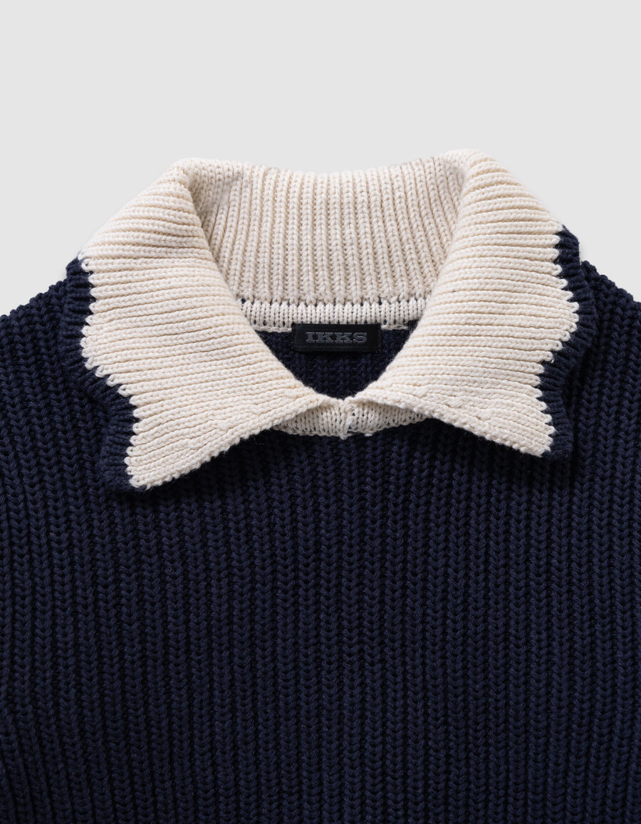 suéter de punto azul marino para niña cuello crudo letra con lentejuelas