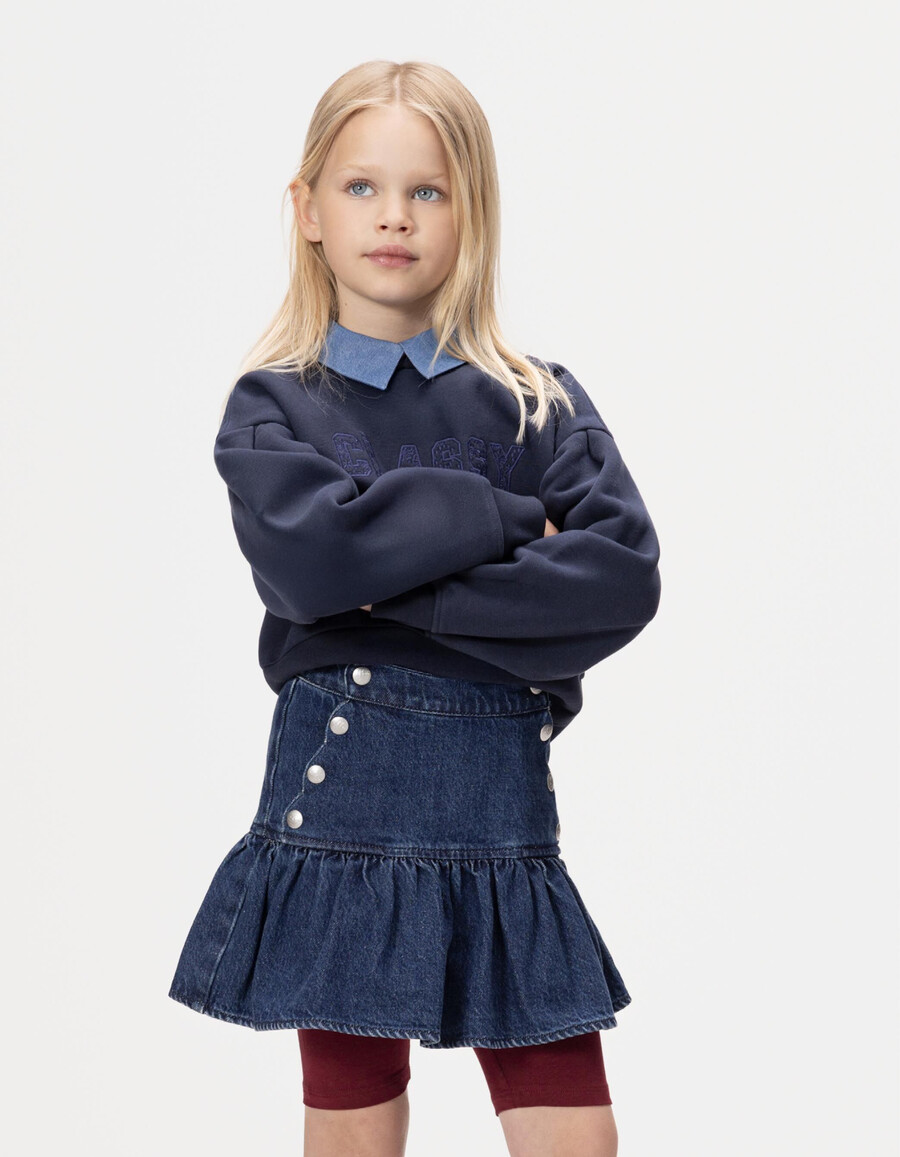 falda vaquera azul para niña con botones a presión estilo caída frontal