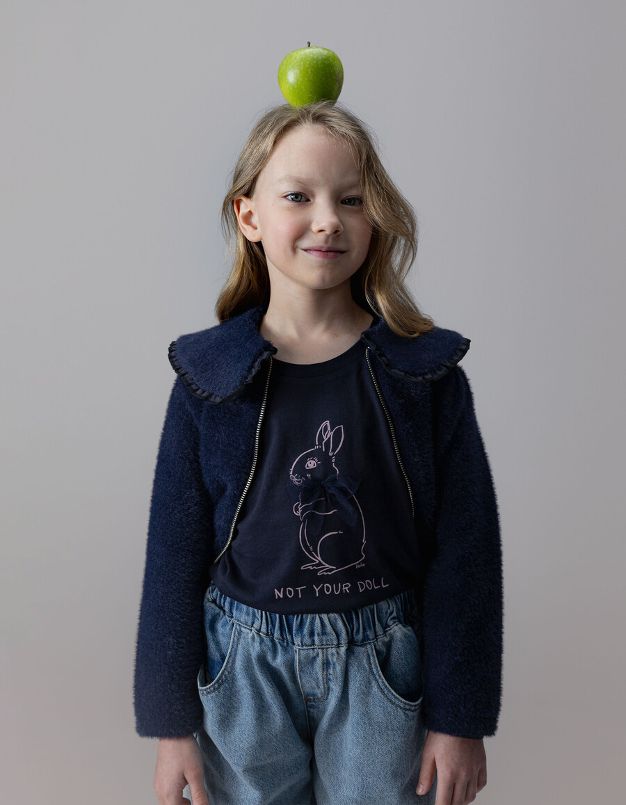 camiseta de algodón orgánico azul marino para niña con estampado de conejo y lazo 3d