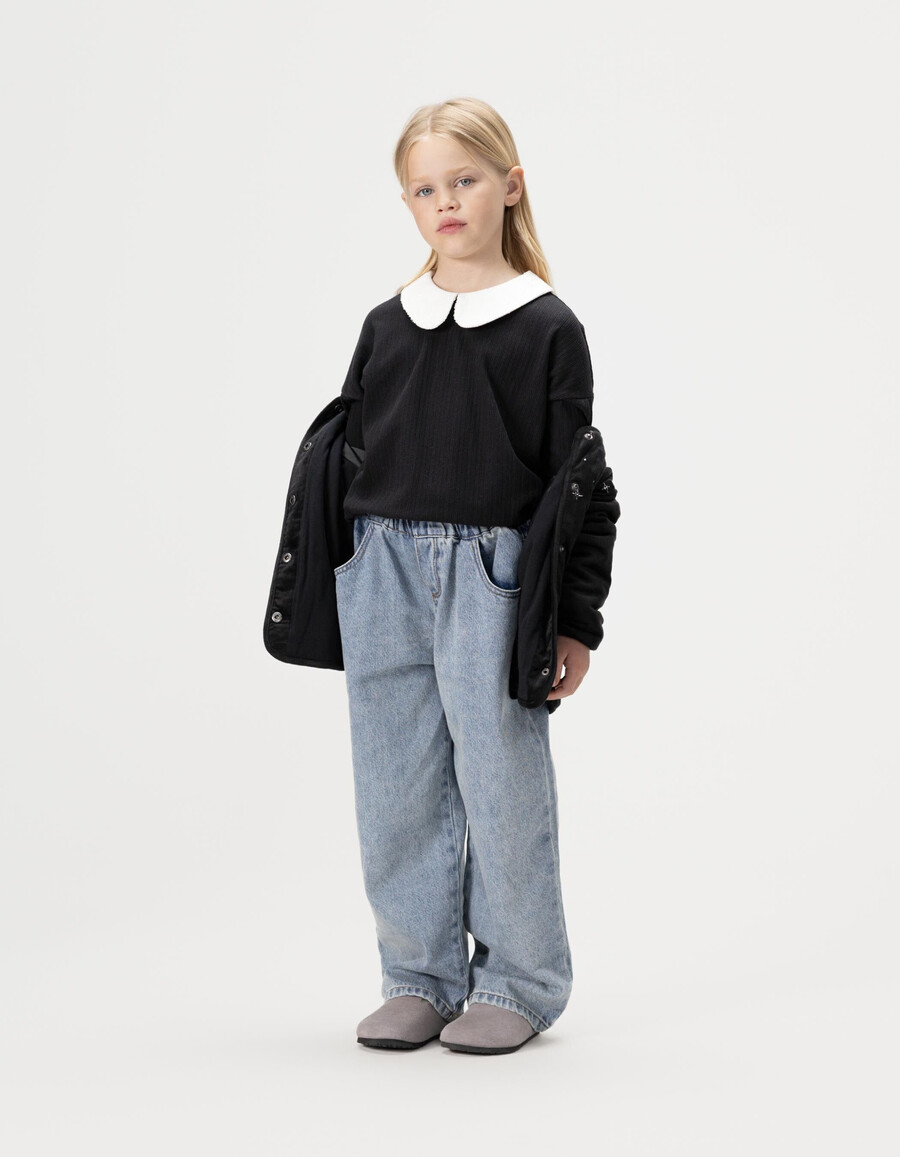 camiseta negra de manga larga para niña con cuello de lentejuelas color crudo
