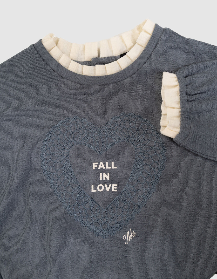 camiseta de manga larga bordada azul para niña cuello fruncido
