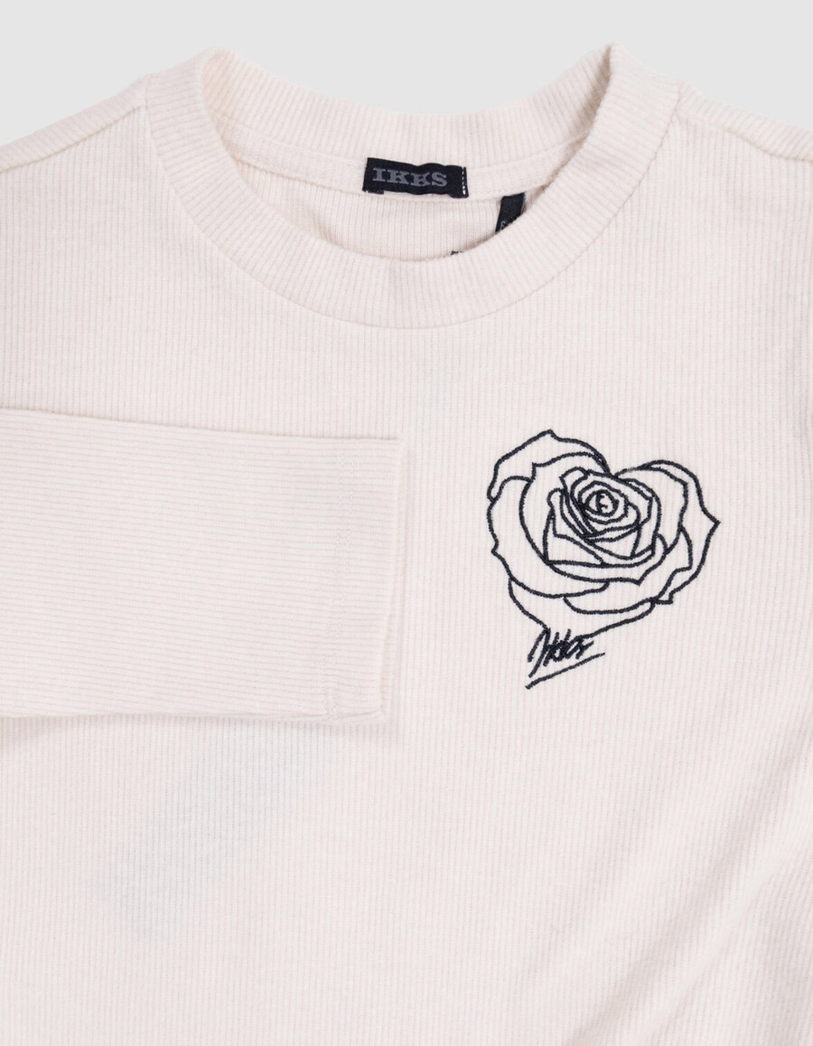 camiseta beige para niña con bordado de rosas y volantes de tul