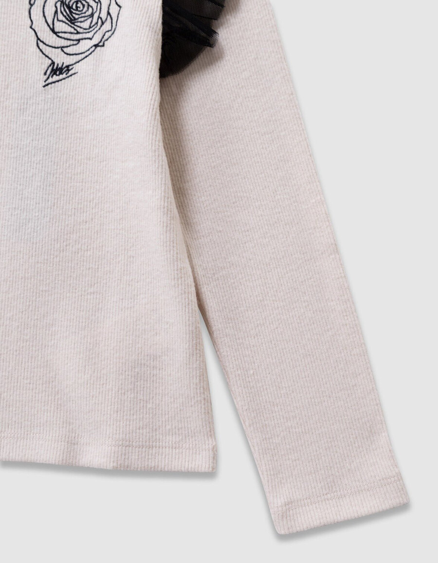 camiseta beige para niña con bordado de rosas y volantes de tul