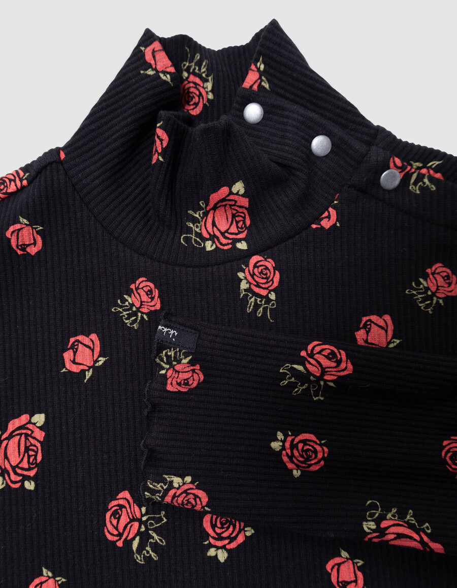 camiseta de manga larga acanalada negra para niña con estampado de rosas