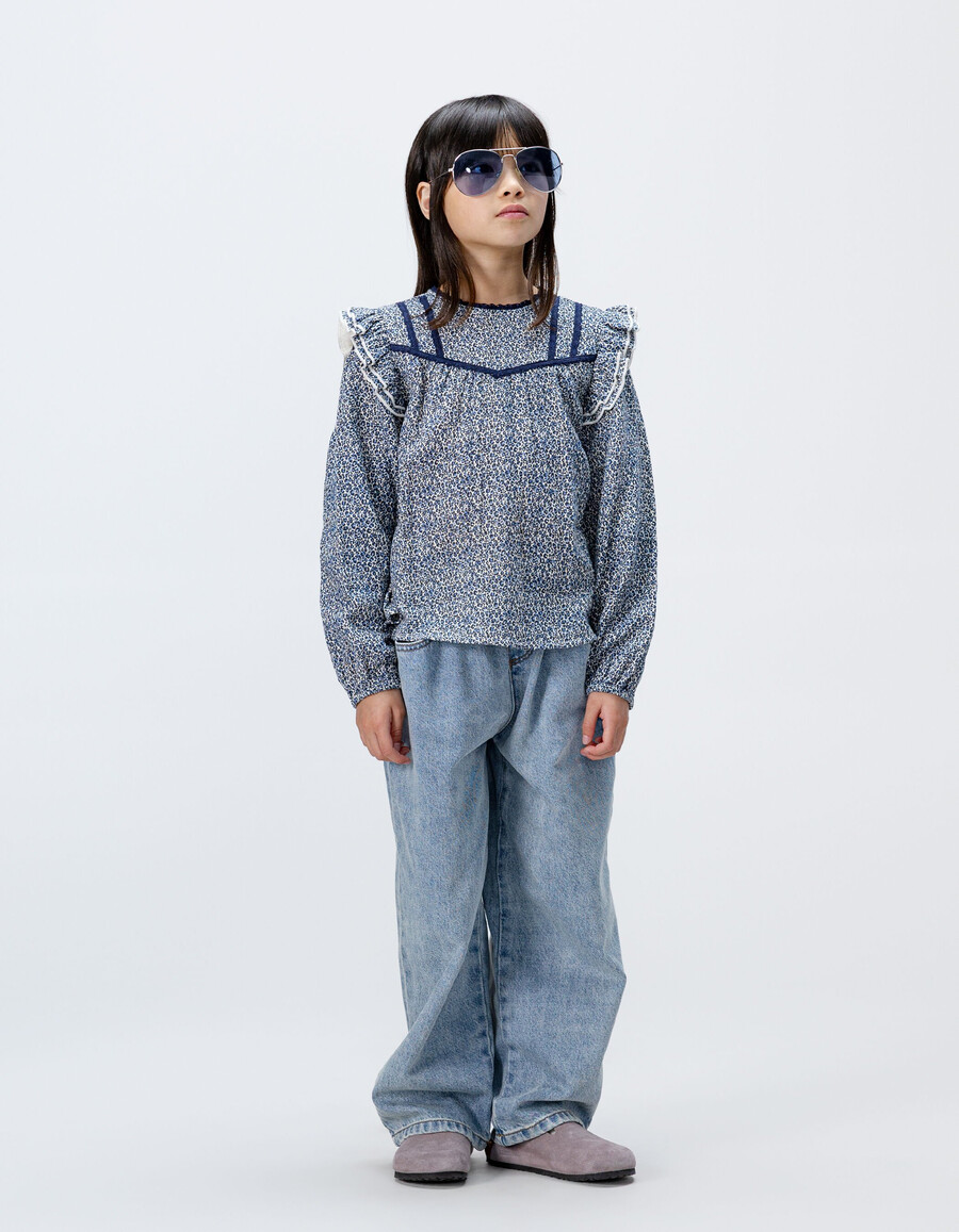 blusa azul marino para niña con estampado de lazo de leopardo