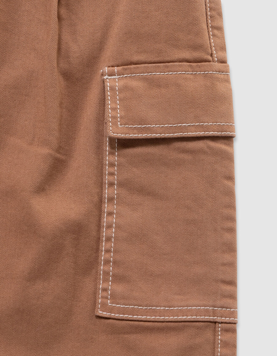 vaqueros anchos estilo cargo color camel para niña