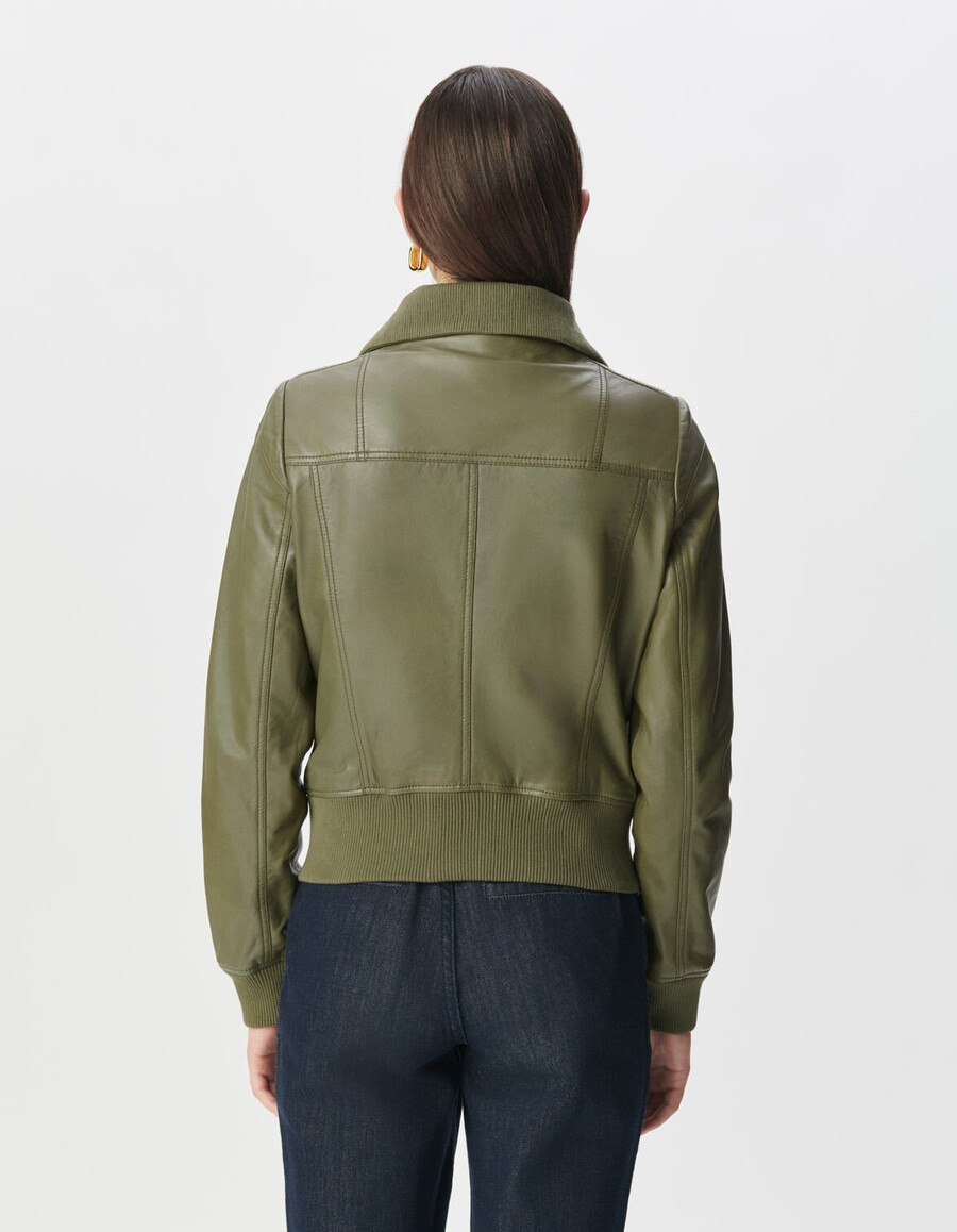chaqueta corta de cuero color caqui descolorido para mujer