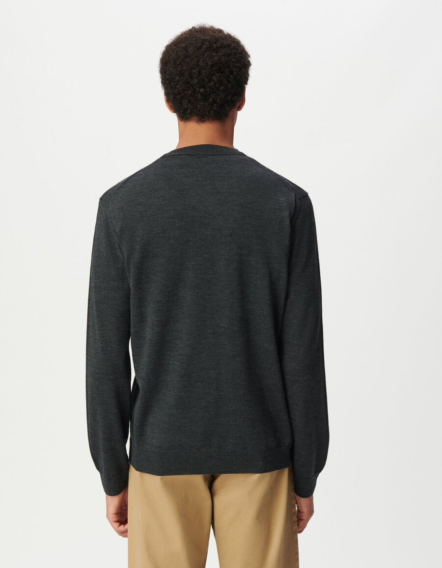 suéter de cuello en v de lana de punto fino gris para hombre