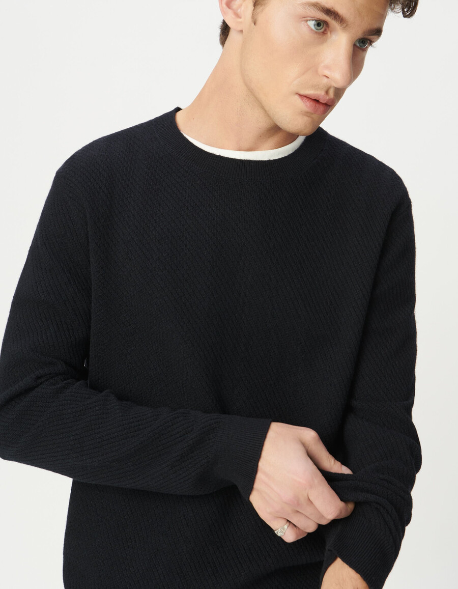 suéter de cuello redondo de punto texturizado azul marino para hombre