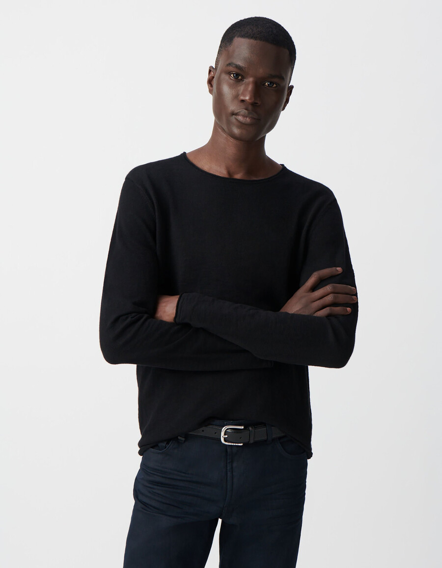 suéter negro de punto fino con bordes enrollados para hombre