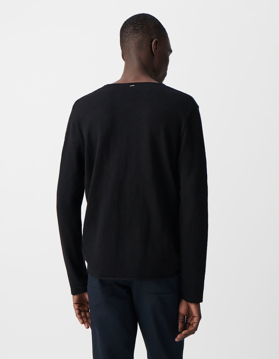 suéter negro de punto fino con bordes enrollados para hombre