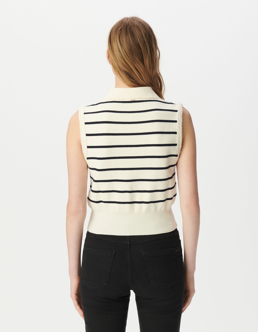 suéter tipo polo de punto blanco para mujer con rayas marineras azul marino