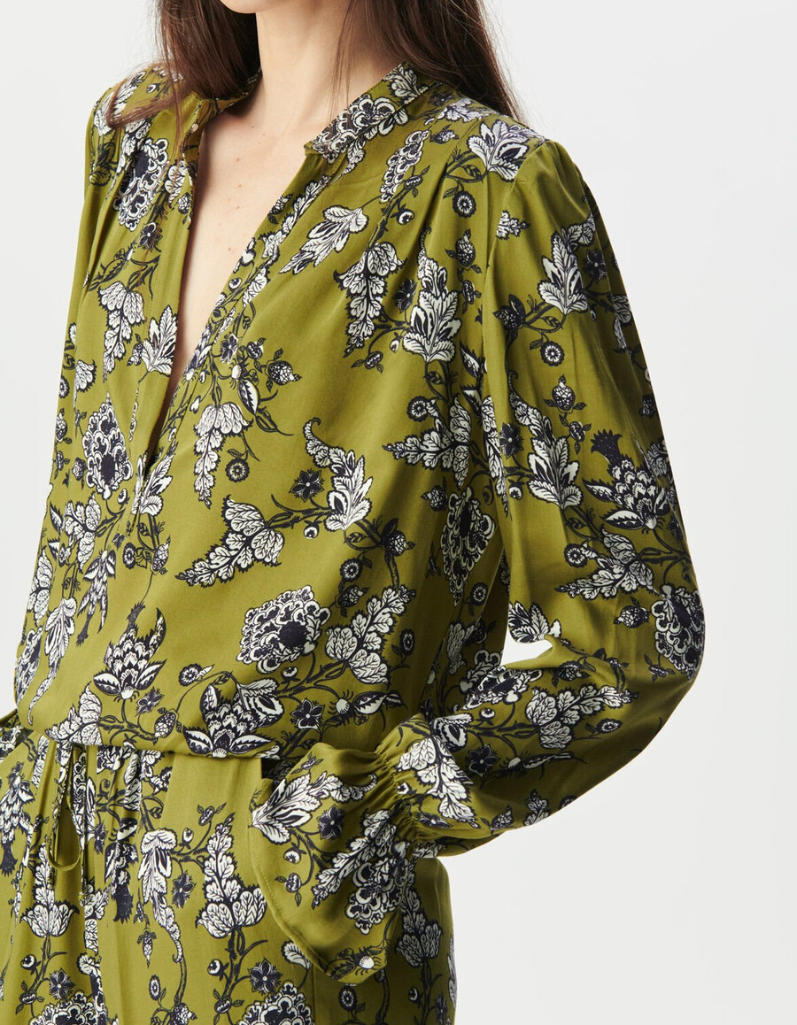 blusa verde fluida para mujer con estampado floral
