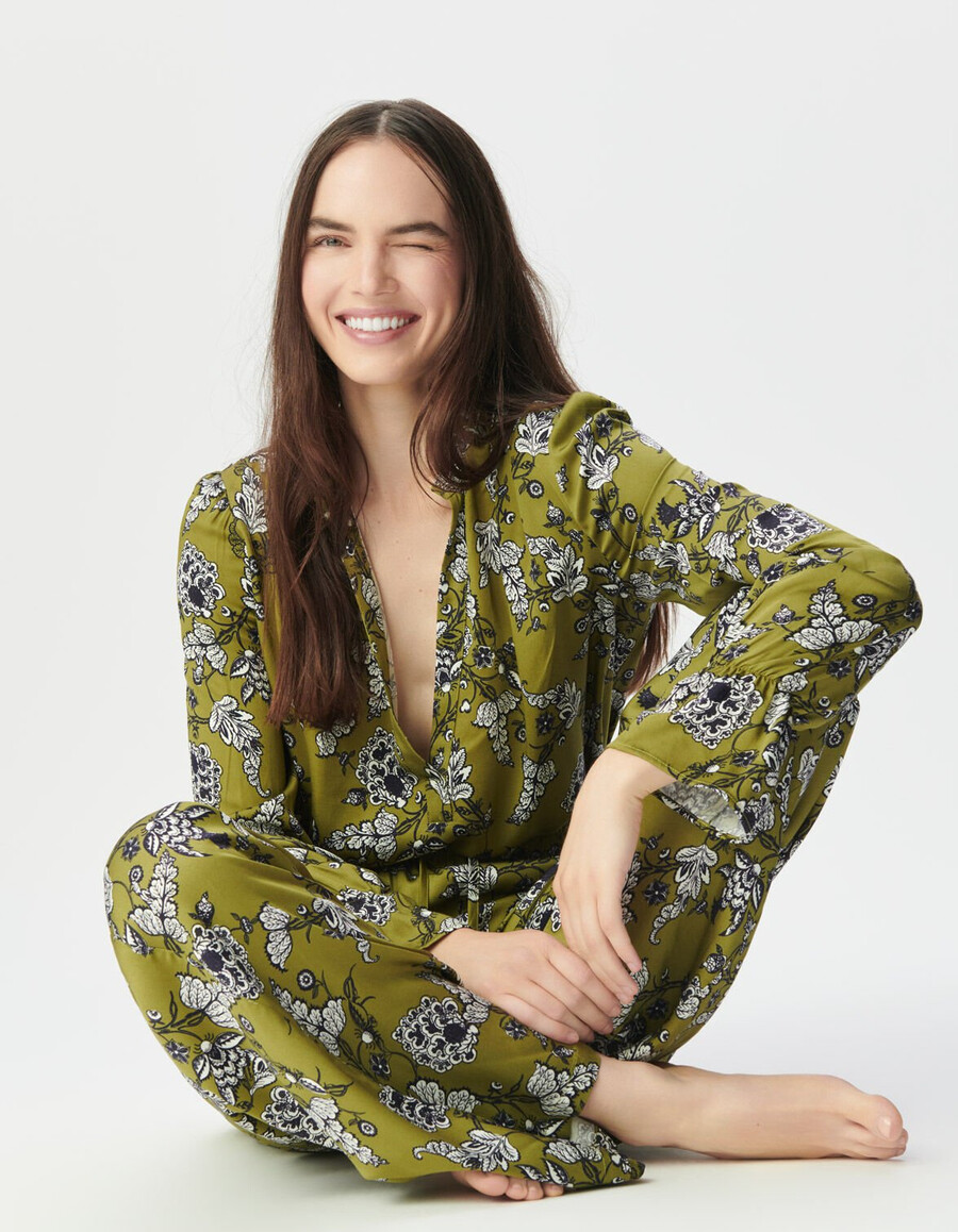 blusa verde fluida para mujer con estampado floral