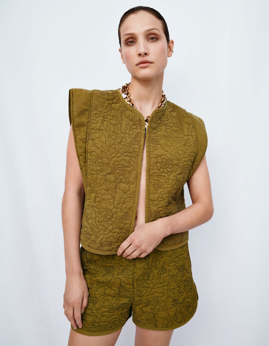 chaleco sin mangas bordado y acolchado color caqui para mujer