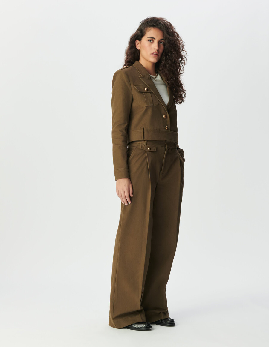chaqueta corta de gabardina caqui para mujer