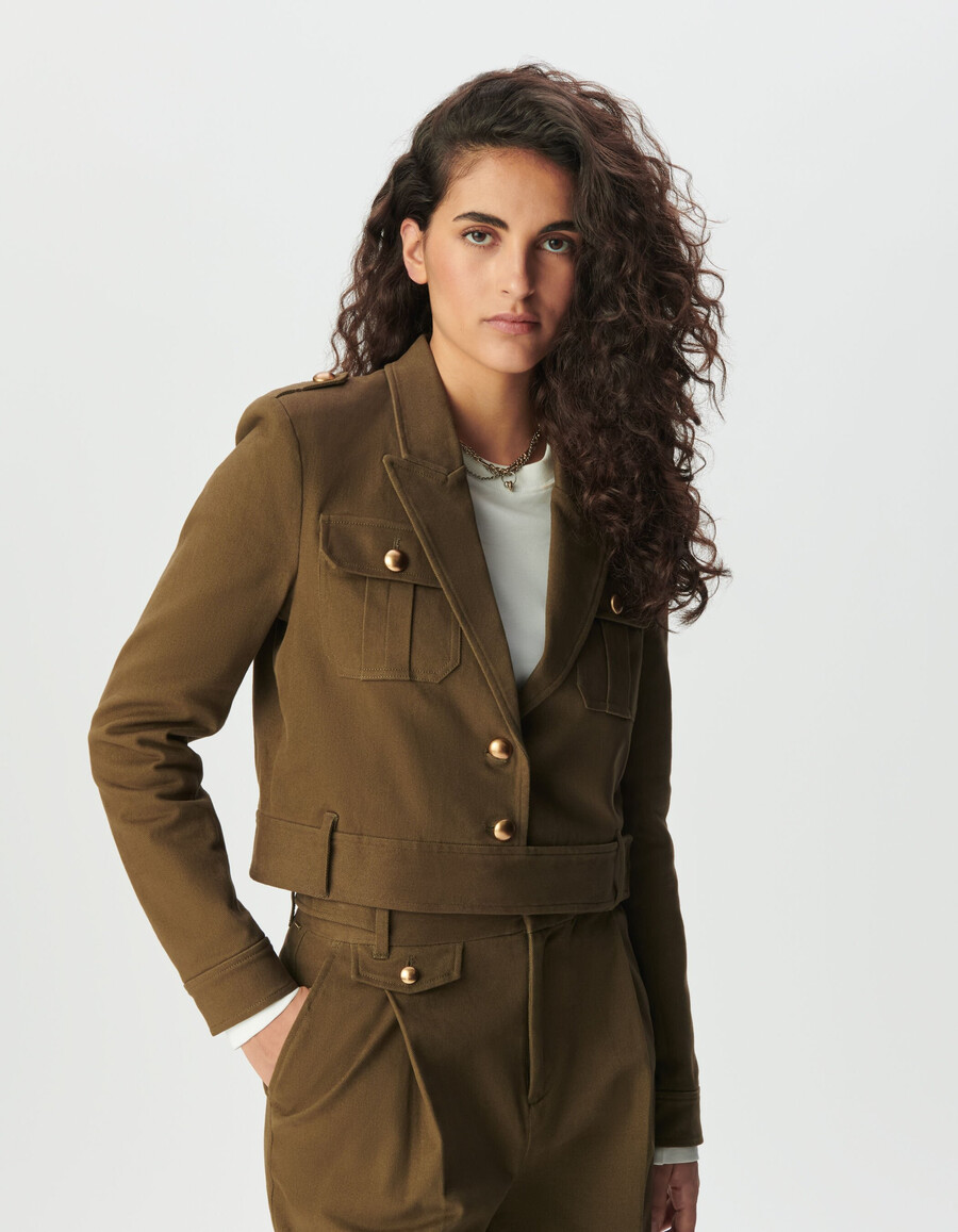 chaqueta corta de gabardina caqui para mujer