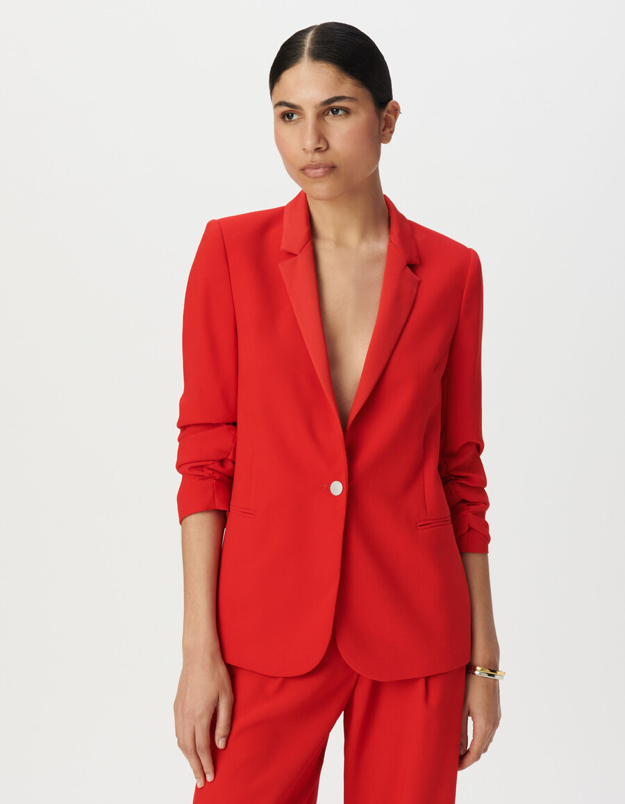 chaqueta de traje roja para mujer con mangas fruncidas