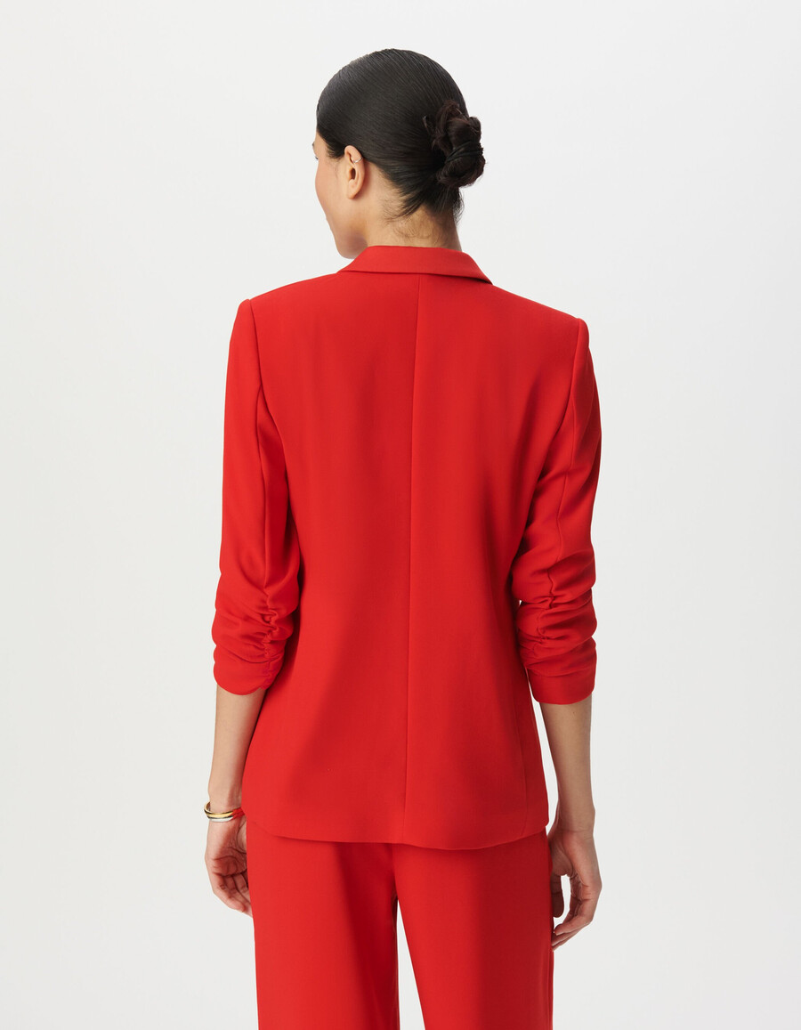 chaqueta de traje roja para mujer con mangas fruncidas